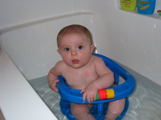 I bath in the tub!